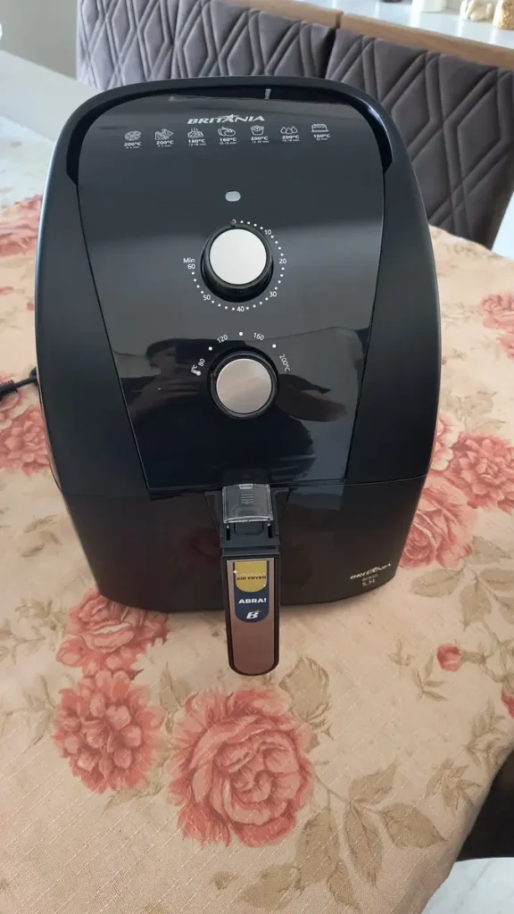 Air Fryer Britânia BFR50 5,5L Redstone 1500W